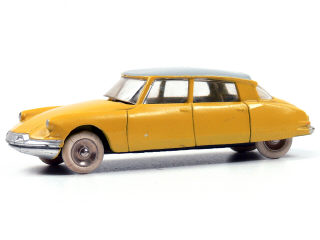 Lot 257 - DINKY TOYS FRANCE (1)