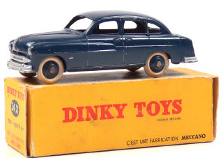 Lot 235 - DINKY TOYS FRANCE (1)