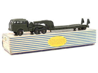 Lot 355 - DINKY TOYS FRANCE (1)