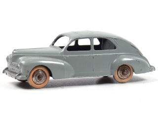 Lot 226 - DINKY TOYS (FRANCE) (1)