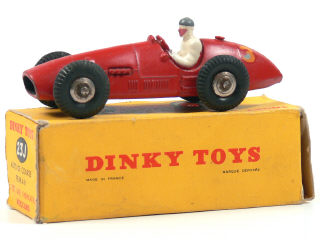 Lot 190 - DINKY TOYS (FRANCE) (1)