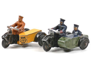 Lot 294 - DINKY TOYS (GB) (2)