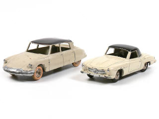 Lot 194 - DINKY TOYS (FRANCE) (2)