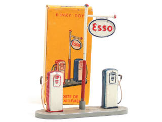 Lot 135 - DINKY TOYS (FRANCE) (1)