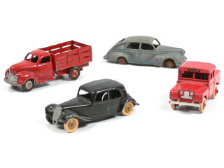 Lot 241 - DINKY TOYS FRANCE (4)
