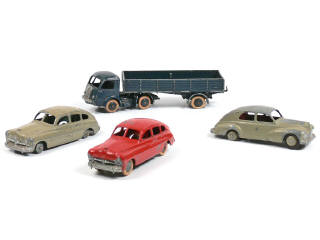 Lot 231 - DINKY TOYS FRANCE (4)