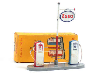 Lot 136 - DINKY TOYS (FRANCE) (1)