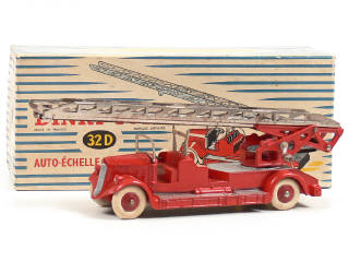 Lot 113 - DINKY TOYS (FRANCE) (1)