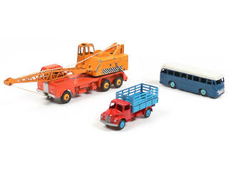 Lot 301 - DINKY TOYS (GB) (3)