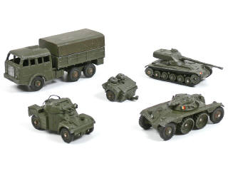 Lot 243 - DINKY TOYS FRANCE (5)