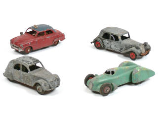 Lot 235 - DINKY TOYS FRANCE (4)