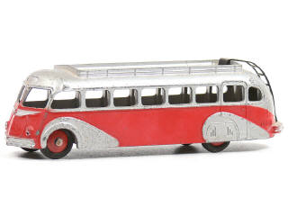 Lot 101 - DINKY TOYS FRANCE (1)