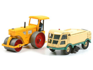Lot 208 - DINKY TOYS (FRANCE) (2)