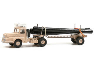 Lot 184 - DINKY TOYS (FRANCE) (1)