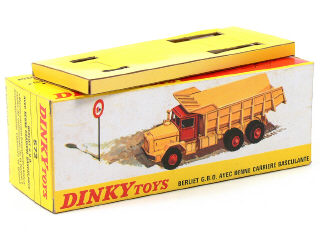 Lot 220 - DINKY TOYS FRANCE (1)