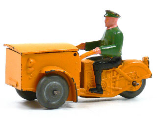 Lot 959 - DINKY TOYS FRANCE (1)