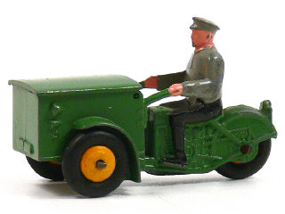 Lot 960 - DINKY TOYS FRANCE (1)