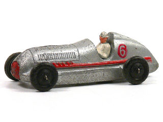 Lot 836 - DINKY TOYS FRANCE (1)