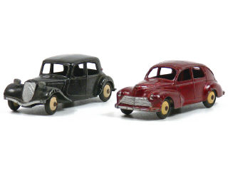 Lot 1054 - DINKY TOYS (FRANCE) (2)