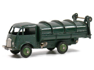 Lot 977 - DINKY TOYS FRANCE (1)