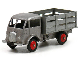 Lot 963 - DINKY TOYS FRANCE (1)