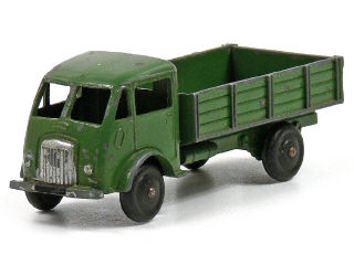 Lot 966 - DINKY TOYS (FRANCE) (1)