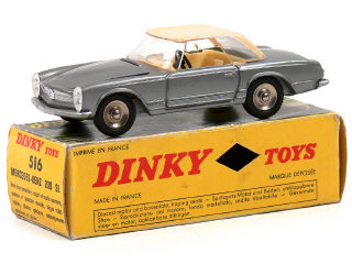Lot 927 - DINKY TOYS (FRANCE) (1)