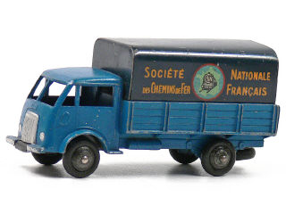 Lot 969 - DINKY TOYS FRANCE (1)