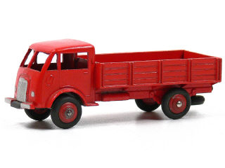 Lot 968 - DINKY TOYS FRANCE (1)