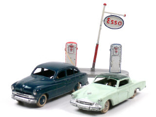 Lot 280 - DINKY TOYS (FRANCE) (3)