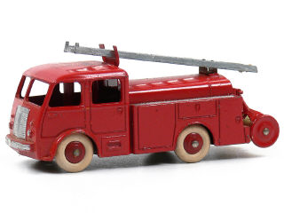 Lot 203 - DINKY TOYS FRANCE (1)