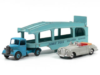 Lot 332 - DINKY TOYS (GB) (2)