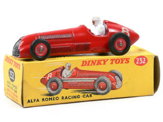Lot 305 - DINKY TOYS (GB) (1)
