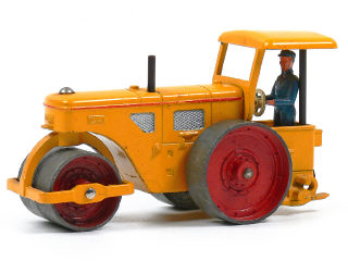 Lot 230 - DINKY TOYS (FRANCE) (1)