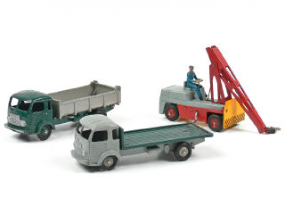 Lot 272 - DINKY TOYS FRANCE (3)