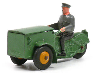 Lot 1085 - DINKY TOYS FRANCE (1)