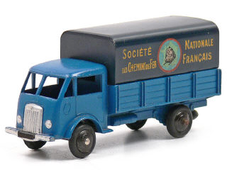 Lot 1101 - DINKY TOYS FRANCE (1)