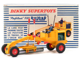 Lot 1205 - DINKY TOYS FRANCE (1)