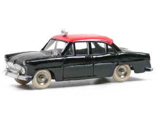 Lot 965 - DINKY TOYS (FRANCE) (1)