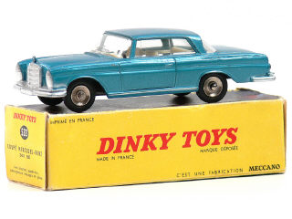 Lot 1054 - DINKY TOYS FRANCE (1)