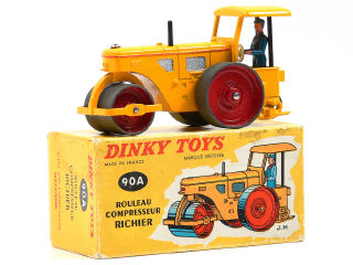 Lot 1203 - DINKY TOYS FRANCE (1)