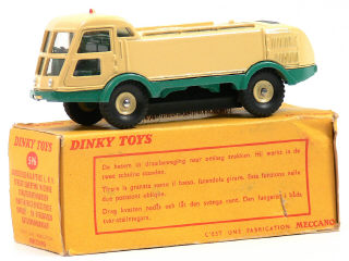 Lot 1208 - DINKY TOYS FRANCE (1)