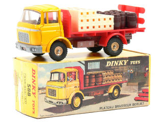 Lot 1212 - DINKY TOYS FRANCE (1)