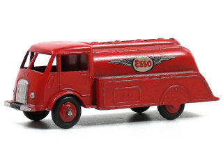 Lot 1113 - DINKY TOYS FRANCE (1)