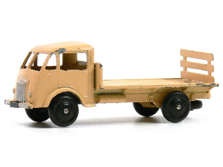 Lot 1092 - DINKY TOYS FRANCE (1)