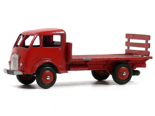 Lot 1093 - DINKY TOYS FRANCE (1)