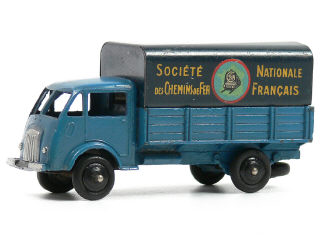 Lot 1099 - DINKY TOYS FRANCE (1)