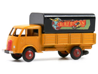 Lot 1105 - DINKY TOYS FRANCE (1)
