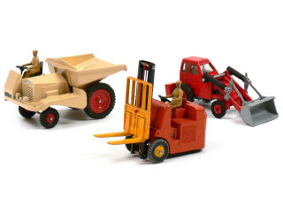 Lot 1359 - DINKY TOYS (3)