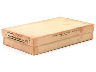 Lot 1424 - DINKY TOYS GB (1)